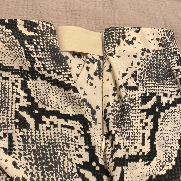 Aritzia Wilfred Kyra sneakprint midi skirt Size 4 . Very good condition - Picture 12 of 13